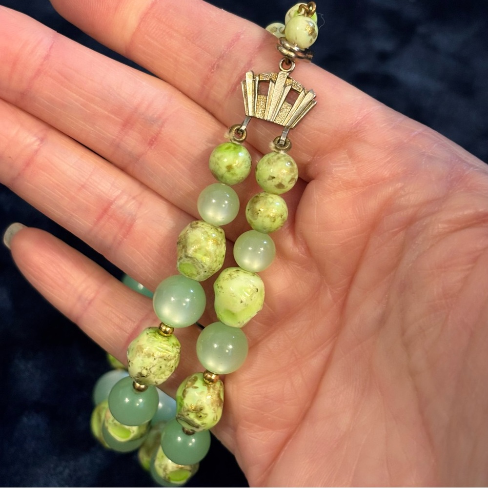 Vintage Green Moon Glow Speckled Beaded Necklace Double Strand Collar Statement - Picture 6 of 11